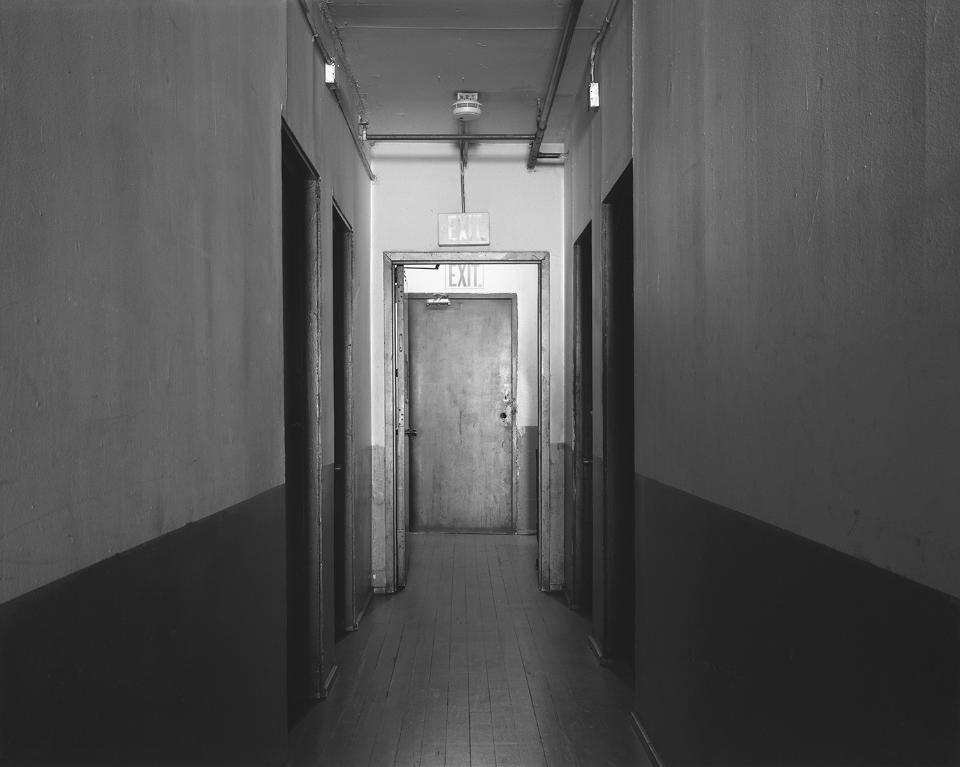 Lise Sarfati — Hallway