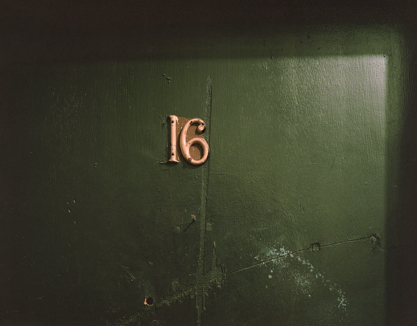 Lise Sarfati — the green door, the peephole and the number