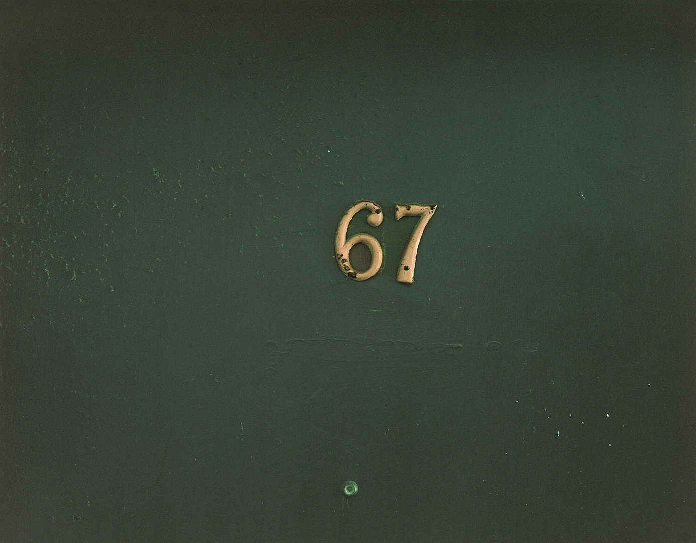 Lise Sarfati — the green door, the peephole and the number